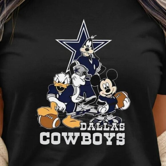 NFL Dallas Cowboys Mickey and Friends T-Shirt 170 - Picture 2 of 5